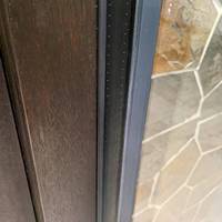 Fenêtre en alliage d'aluminium avec ouverture vers l'intérieur, style balançoire pour chambre à coucher, filet d'écran en acier inoxydable pour l'extérieur.