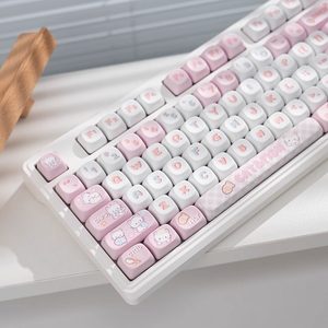 Tastiera Meccanica RGB Personalizzata YG102 a Tripla Modalità con Vari Tipi di Keycaps Cartoon MOG/Mao, Personalizzata per Ragazze e Uso in Ufficio - Product Image 1
