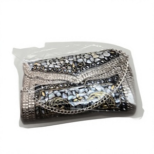 Pochette Glamour en Nacre avec Chaîne Amovible et Mosaïque Artisanale de Coquillages - Product Image 4