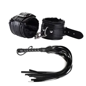 Beliebte Peitsche sexy Pu Leder Knöchel Manschette Handschellen Armband Pelz BDSM Handschellen Sexspielzeug Handschellen schloss