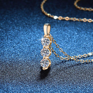 Cadeau porte-bonheur plaqué or 14 carats bijoux pour femmes 0.9 carats rond mêlée Moissanite pendentif collier griffe réglage - Product Image 4