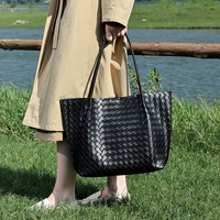 Sac fourre-tout en cuir véritable tressé grande capacité pour femme, sac à bandoulière pour le quotidien, sac à main minimaliste et élégant avec fermeture magnétique