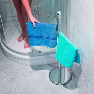 Porte-serviettes de salle de bain autoportant en chrome 29x33x90 cm, 3 barres, support rotatif sur pied - Product Image 5