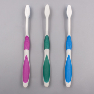 Cepillo de Dientes Manual para Adultos de Cerdas Suaves de Alta Calidad, Estilo Japonés JSM819, Caja de 288 Unidades - Product Image 1