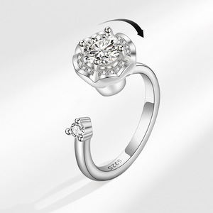 Anillo Giratorio Ajustable de Cobre Bañado en Oro Blanco con Microincrustaciones de Zirconia en Forma de Flor, Joyería Antiestrés y Anti-Impaciencia - Product Image 1