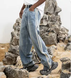 Classic three-bar elements spliced to make old wash water A-line conical straight leg jeans