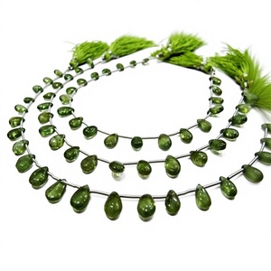 Cadena de Cuentas Lisas de Apatita Verde Natural en Forma de Corazón, 8 Pulgadas de Largo - Product Image 2