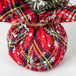 Arbre de Noël de table de givre de brosse d'importation de Co-Arts avec la base rouge de sac de toile de jute - Product Image 2