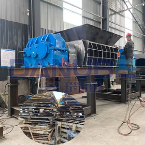 Trituradora de doble eje Trituradora de madera para agricultura Trituradora de cáscara de coco Trituradora - Product Image 1