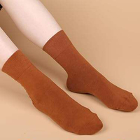 Chaussettes Crew Design personnalisées pour femmes Chaussettes en coton de haute qualité Chaussettes personnalisées solides et décontractées