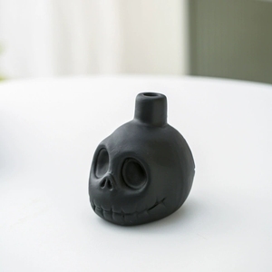 Sifflet en céramique noir unique en forme de crâne, instrument de musique à thème Halloween, cadeau pour la décoration de fête et la musique - Product Image 2