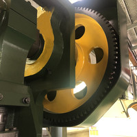 Presse mécanique à grande vitesse de 40 tonnes, construction en acier pour l'usinage de trous dans le métal, utilisée dans les usines de fabrication, estampage, construction