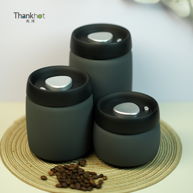 สีเทาเข้ม