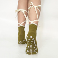 Chaussettes de Pilates personnalisées avec motif patte et lien en ruban, antidérapantes, pour femme, en mélange de coton respirant
