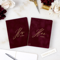 Ensemble de carnets de vœux de mariage en daim nude pour lui et elle, avec calligraphie cursive dorée, livrets de vœux minimalistes neutres, invitations de mariage