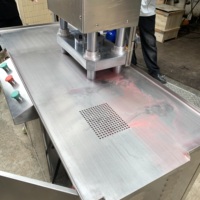 Machine à poudre pressée de bas en haut semi-automatique cosmétique Palette de correcteur d'ombre à paupières mettant en évidence la machine de compression de poudre