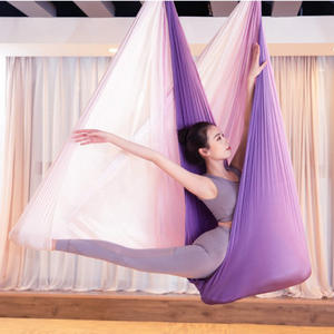 Meilleur hamac de yoga aérien anti-gravité balançoire <span class=keywords><strong>lit</strong></span> de yoga volant de couleur dégradée avec faible étirement en nylon durable - Product Image 6