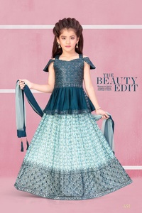 Los niños de la nueva colección usan el vestido Anarkali del estilo de Koti para la ocasión de la boda y del Festival disponible en el precio a granel - Product Image 4