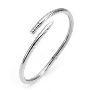 हॉट सेलिंग फैशन टाइटेनियम स्टील स्पाइक ब्रैसलेट डायमंड लक्जरी स्टेनलेस स्टील बहुमुखी जोड़े गैर-फिडिंग स्क्रू नाखून - Product Image 4