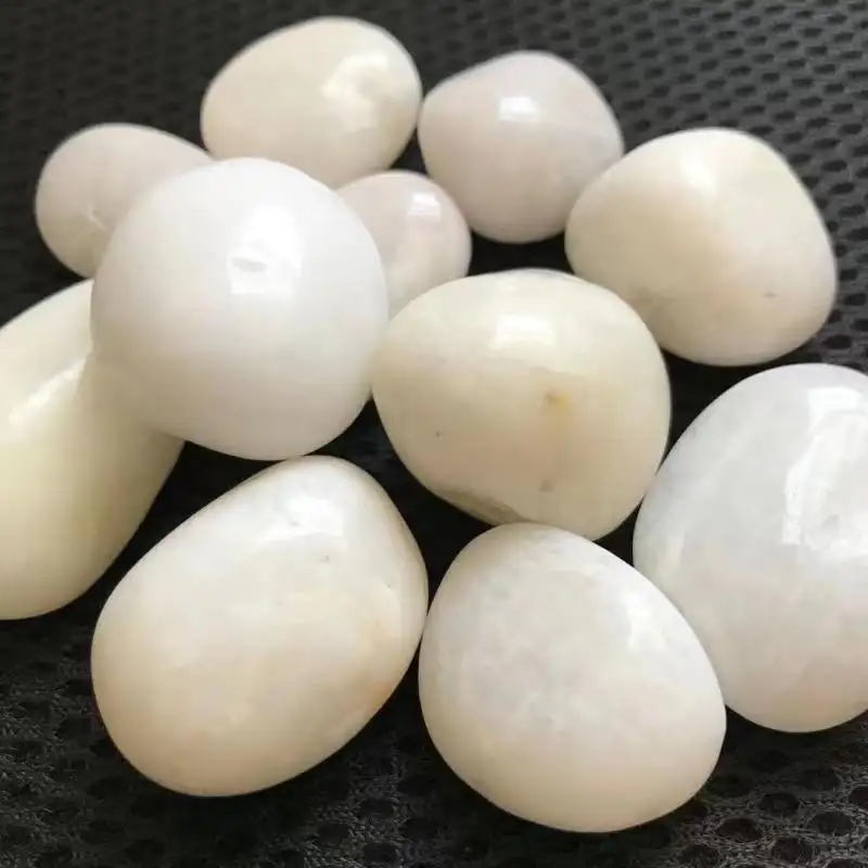 Cheap Price White/Red/Yellow Polished Pebbles Stone for Glass Decoration/Garden Landscape