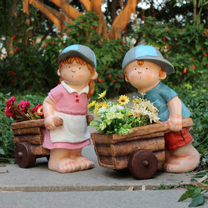 Statue en résine pour garçon et fille avec pot de fleurs, décor d'ornement de jardin extérieur - Product Image 1