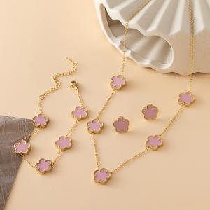 Ensemble de bijoux en acier inoxydable Clover 3 pièces, collier, bracelet, boucles d'oreilles, plaqué or 18 carats, tendance, cadeau pour femmes, vente en gros - Product Image 6