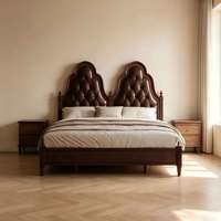 Cadre de lit double en bois massif avec espace de rangement et tête de lit rembourrée, design moderne du milieu du siècle pour meubles de chambre à coucher