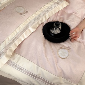 Juego de Ropa de Cama de Cuatro Piezas de Algodón Australiano de 100 Hilos, Estilo Femenino de Lujo Ligero, Transpirable, para Todas las Temporadas, con Funda de Edredón y Sábanas - Product Image 3