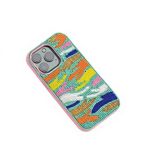 Funda de Teléfono Bordada a Mano con Flores y Patrón Abstracto Colorido, Material de Cuentas de Vidrio, Base de Algodón, Artesanía Sami - Product Image 1