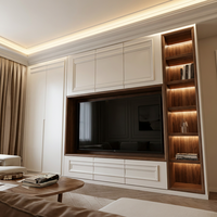 Mueble de TV de Pared Integrado de Estilo Escandinavo de Lujo en Blanco y Nogal con Iluminación LED, Muebles de Sala de Estar a Medida