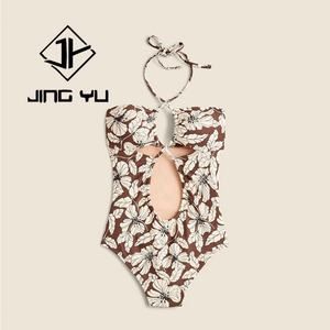 ชุดว่ายน้ำผู้หญิงลายดอกไม้เล็กๆ แบบสองด้าน ดีไซน์เนอร์ ผลิตจากโพลีเอสเตอร์รีไซเคิล ชุดว่ายน้ำวันพีซ - Product Image 4