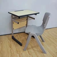 Ensemble de mobilier scolaire robuste, bureau et chaise d'étude pour étudiants, design ergonomique, structure en métal, table de classe pour établissement scolaire