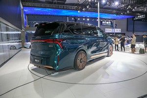 2024 voitures chinoises DonGfeng Sea Stars V9 MPV FWD voiture électrique hybride 100km154Ps R18 LHD véhicule à énergie nouvelle - Product Image 4