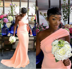 Vestidos <span class=keywords><strong>de</strong></span> dama <span class=keywords><strong>de</strong></span> <span class=keywords><strong>honor</strong></span> Un hombro Satén 2023 Tren <span class=keywords><strong>de</strong></span> barrido Fruncido Sin mangas Sirena Vestidos <span class=keywords><strong>de</strong></span> dama <span class=keywords><strong>de</strong></span> <span class=keywords><strong>honor</strong></span> <span class=keywords><strong>Invitado</strong></span> <span class=keywords><strong>DE</strong></span> BODA hecho a medida - Product Image 1