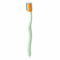 Brosse à dents manuelle populaire à poignée confortable et fermeté moyenne pour l'hygiène bucco-dentaire à domicile et les soins quotidiens de nettoyage des dents