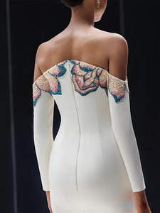 A11270 Abito da Sera Bianco a Sirena con <span class=keywords><strong>Spalle</strong></span> <span class=keywords><strong>Scoperte</strong></span> per Donna: <span class=keywords><strong>Vestito</strong></span> Formale con Paillettes e Decorazioni Floreali a <span class=keywords><strong>Maniche</strong></span> <span class=keywords><strong>Lunghe</strong></span> - Elegante per Matrimoni/Balli - Product Image 3