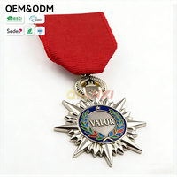 Médaille Héritage Personnalisée avec Ancre en Relief, Finition Argent Vieilli, Détails Gravés sur Parchemin, et Ruban