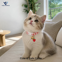Collier pour chat mignon avec boucle de sécurité et breloque fraise, collier de sécurité pour chaton avec clochette pour petits chats, collier pour animaux de compagnie de 30 cm