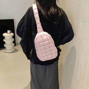 New Korean Light Weight Tragbare Bonbon farbe Pink Cute Nylon Outdoor Girls Benutzer definierte geste ppte Umhängetasche Puffy Sling <span class=keywords><strong>Bag</strong></span> - Product Image 4
