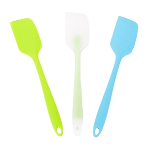 Silicone Baking Spatula Set With Giraffe Design Heat Resistant Kitchen Tools For Cooking And Baking - Product Image 5