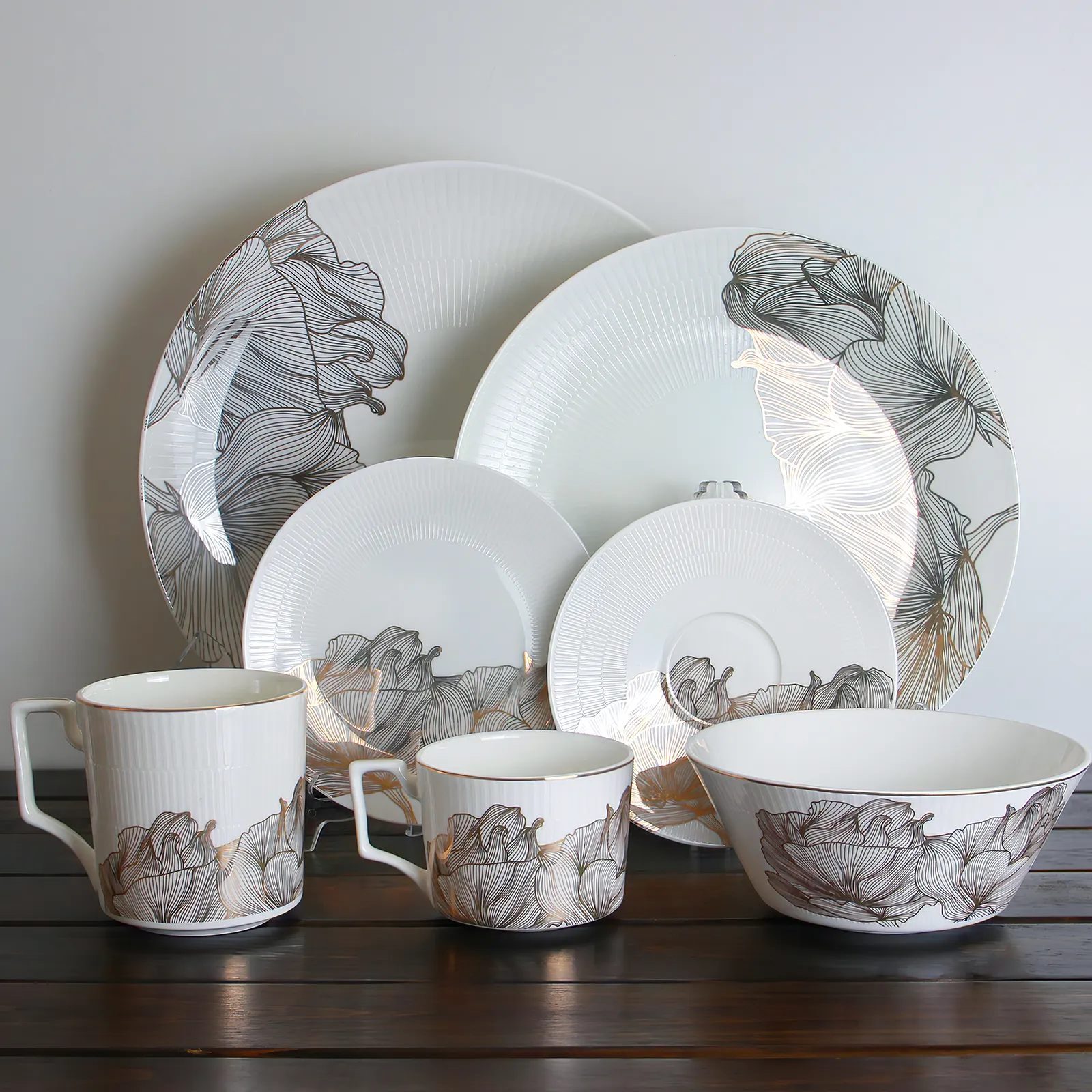 Свадебная посуда из Китая, золотая линия, тарелки, чаши, чаши, чашки, наборы посуды, роскошный набор для ужина в скандинавском стиле