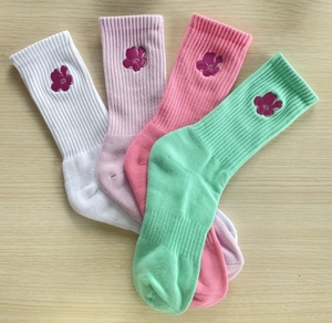 Logo sur mesure hommes femmes équipage lettres chaussettes de rue sport broderie brodé coton chaussettes - Product Image 3