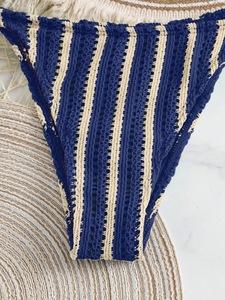 Conjunto de bikini de 3 piezas a rayas texturizadas para mujer al por mayor: Top halter triangular, tanga y shorts de playa. - Product Image 4