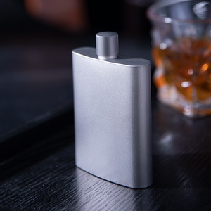 Flasque à <span class=keywords><strong>whisky</strong></span> plate épaisse en titane pur 0,1 kg 100 ml Camping en plein air Pot à vin portable - Product Image 3