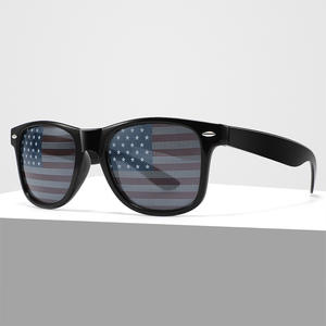 Gafas de sol retro con tachuelas para hombre, protección UV400, montura de PC, lentes AC, gafas de sol de moda para viajes, conducción y pesca. - Product Image 2