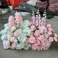 Décoration de mariage esthétique : Arrangements floraux réalistes de 50 cm, rangées de fleurs artificielles rose poudré, centres de table et allées de fleurs rouge bordeaux