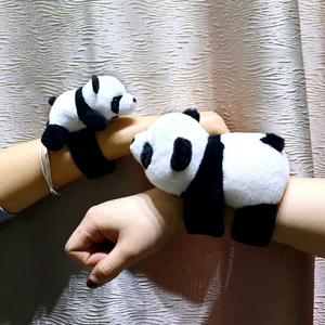 Braccialetto a scatto in peluche con simpatici <span class=keywords><strong>panda</strong></span> e procioni, regalo con animali di peluche da polso - Product Image 1