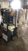Machine de fabrication de boîtes en carton rigide manuelle à faible coût