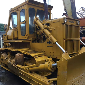 Bulldozer Komatsu D85A d'occasion avec ripper et lame en U pour travaux de terrassement lourds - Product Image 1