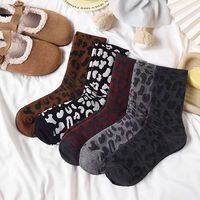 Vente en gros Street Trending Full Print Chaussettes léopard Motif guépard Femmes Chaussettes en coton Crew Spot Dot